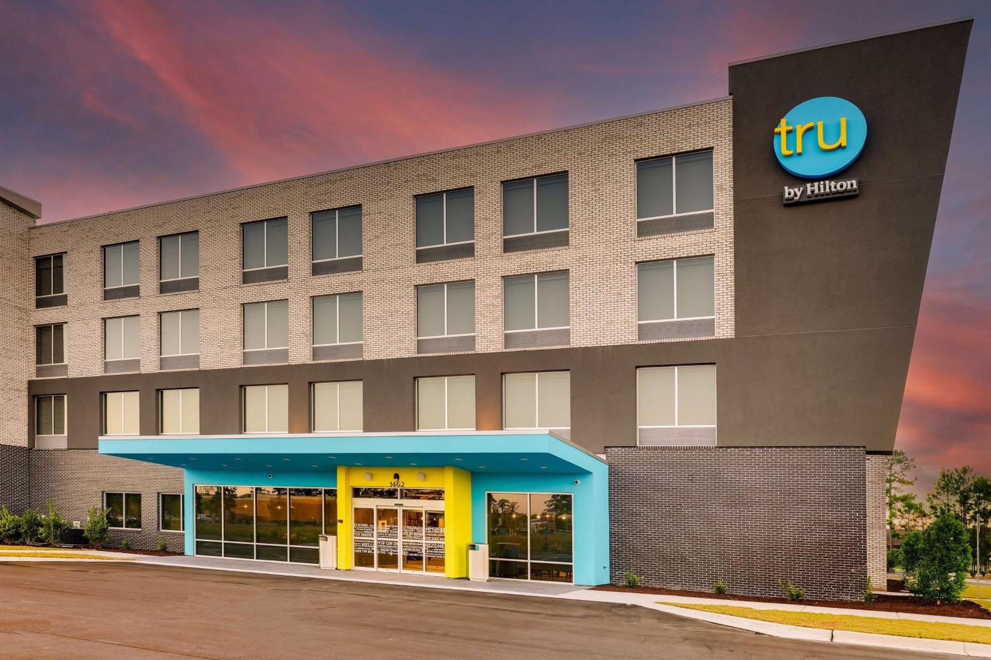 Tru By Hilton Leland Wilmington Hotel Exterior photo