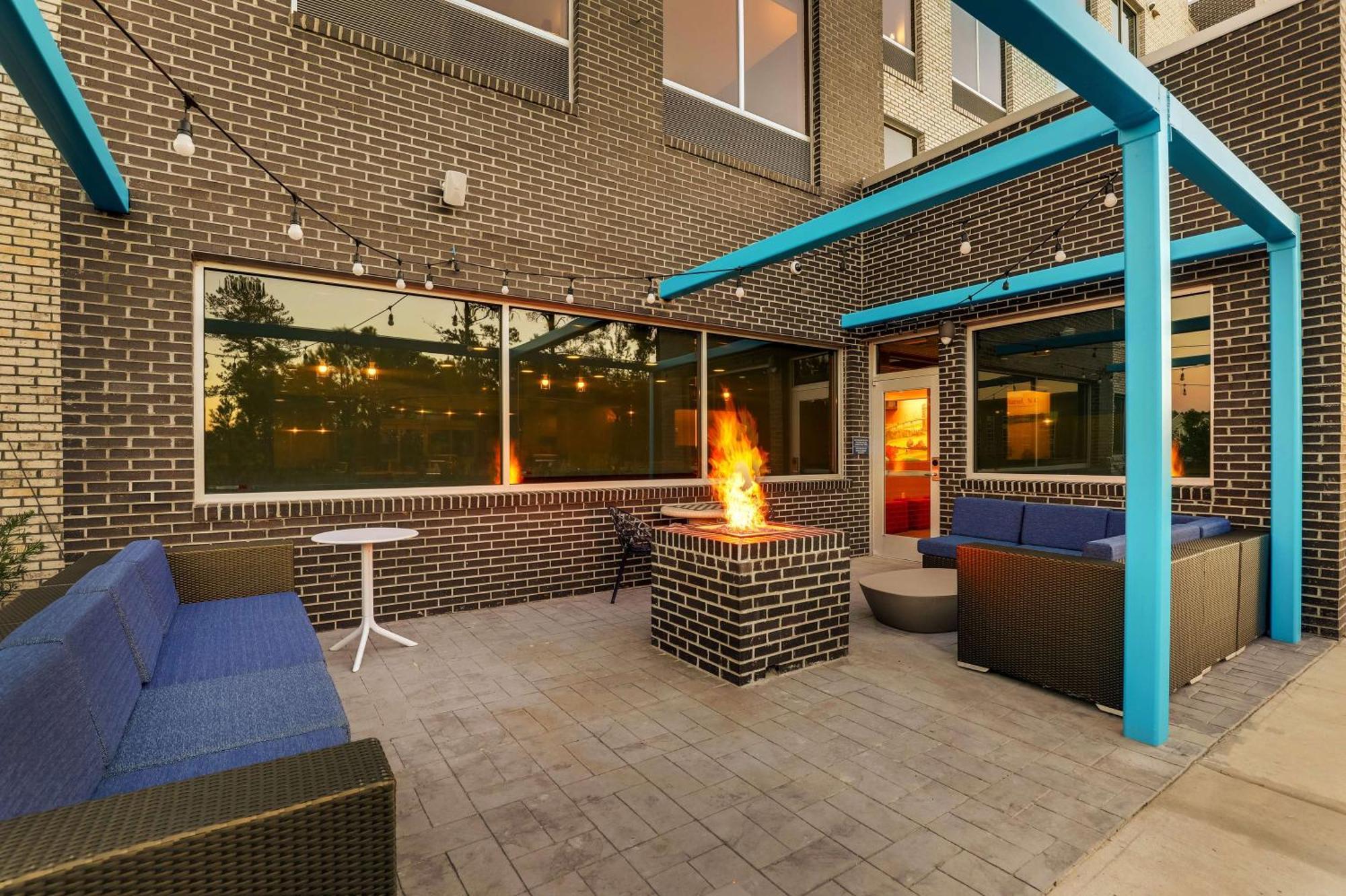 Tru By Hilton Leland Wilmington Hotel Exterior photo